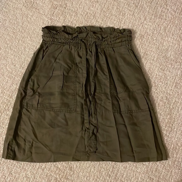 **SOLD**H&M short comfy green skirt - Picture 4 of 5